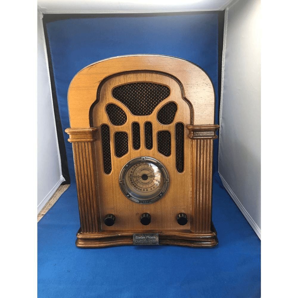 Radio shack Vintage Classic Series AM/FM Radio/Cassette Player12697